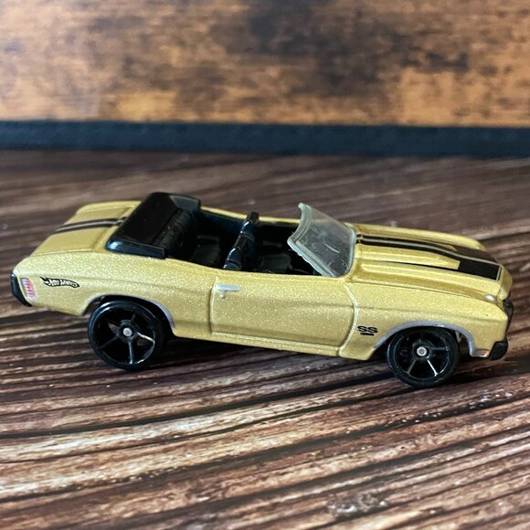 Hot Wheels1970 Chevelle SS Convertible Black/Gold Car1998 Mattel (SKU: 40TO) - Picture 2 of 6